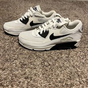 NWOB Air Max wonens size 8.5